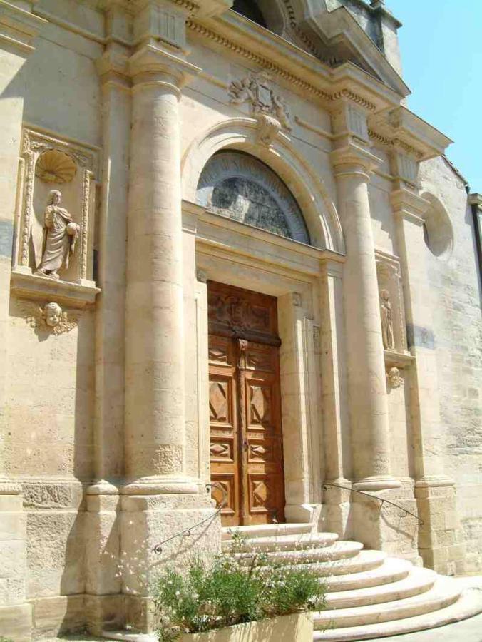 Lamathye Aramon Exteriér fotografie