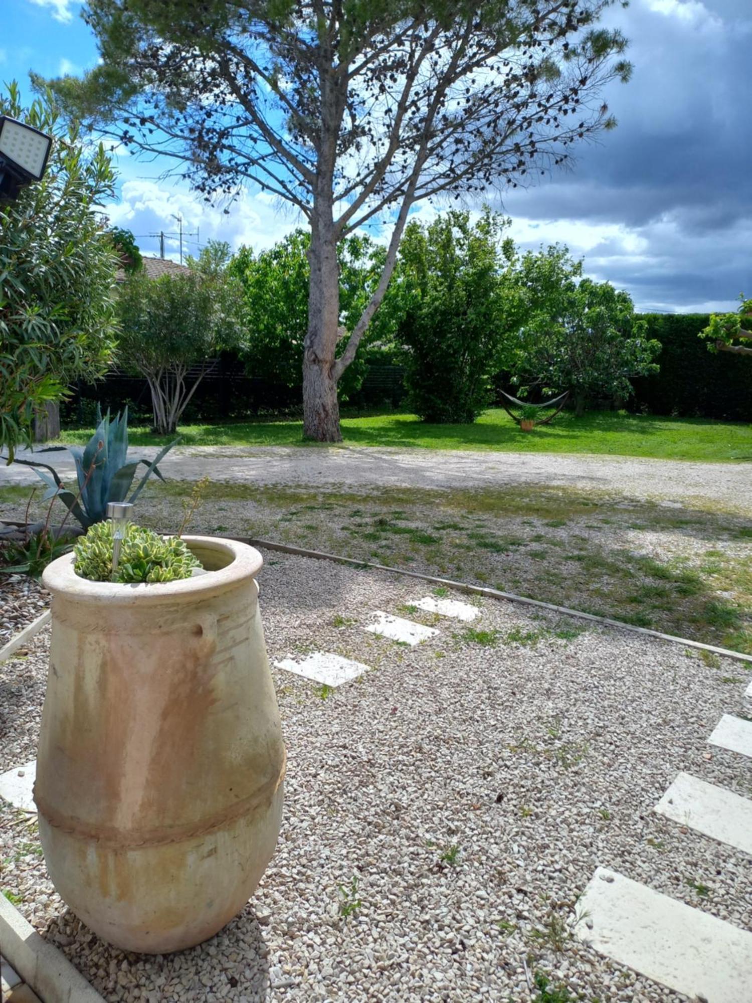 Lamathye Aramon Exteriér fotografie