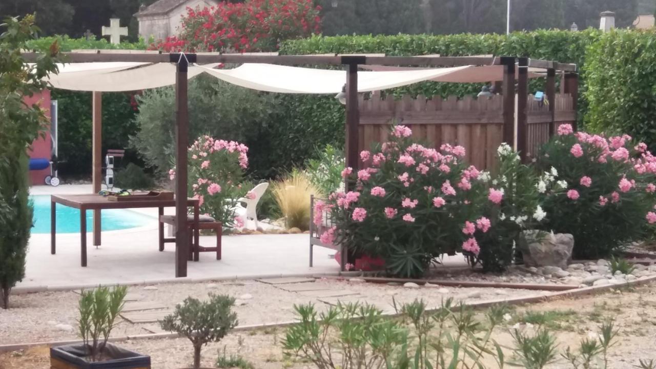 Lamathye Aramon Exteriér fotografie